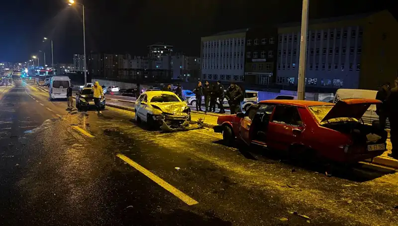 Kayseri'de Korkunç Kaza: 11 Araç Birbirine Girdi, Sürücüler Şokta!