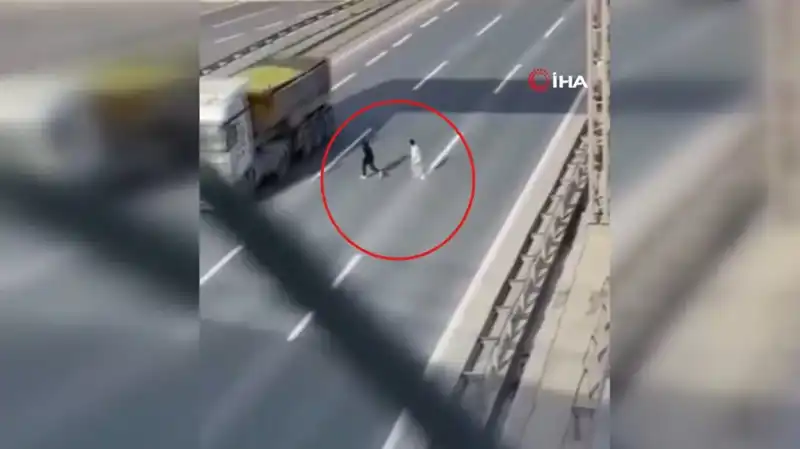 Tehlikeli Yolculuk Kameralara Yansıdı: İnşallah Başlarına Bir İş Gelmez!