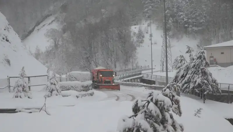 Bolu Dağı'nda Erken Yağmaya Başlayan Kar, Kış Turizmini Canlandırıyor