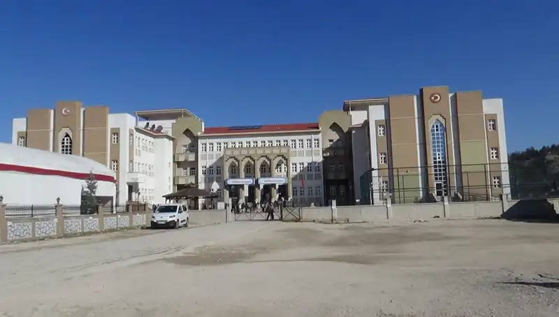 Ortaokulda Öğretmenden Öğrenciye Şiddet İddiası: Skandal Ayrıntılar Ortaya Çıktı