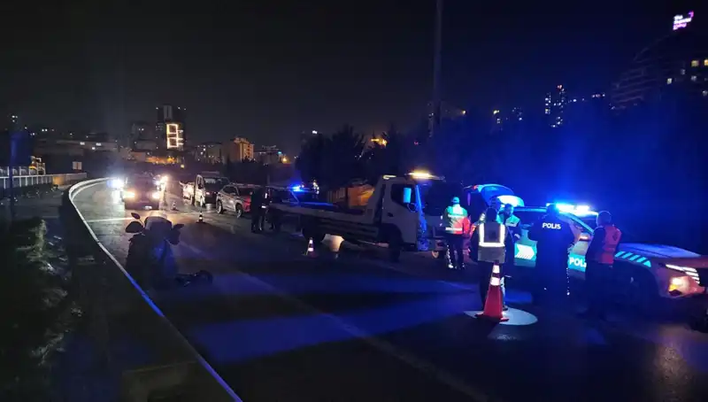TEM Otoyolu'nda Şok Edici Kaza: Yolda Yatan Adam Metrelerce Sürüklendi