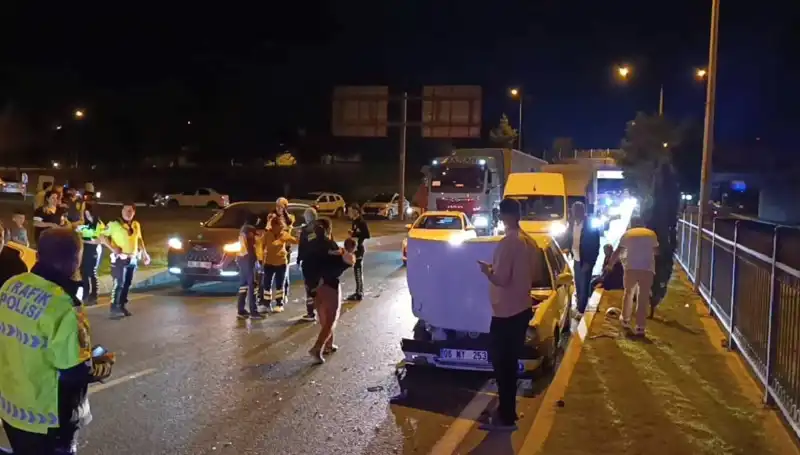 Otoyolda Geri Dönüşün Bedeli: İkisi Çocuk Dört Yaralı!