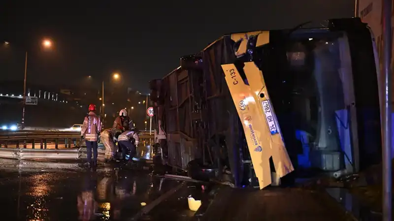 İstanbul’da Devrilen Özel Halk Otobüsü: Kaza Sonrası Yaşananlar