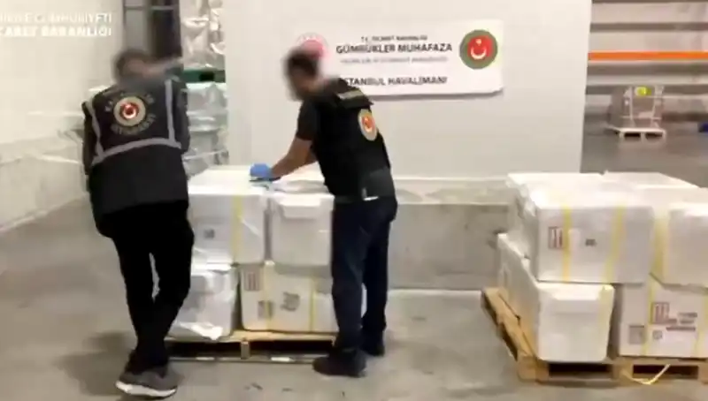 İstanbul Havalimanı'nda Sarsıcı Uyuşturucu Operasyonu: 455 Kilo Kokain Ele Geçirildi