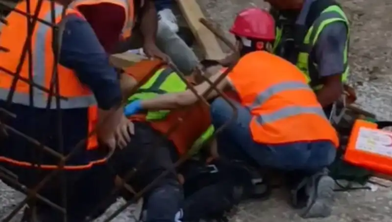 Adana'da İnşaat Kazası: İki İşçi Yaralandı, Olayın Detayları Şoke Ediyor