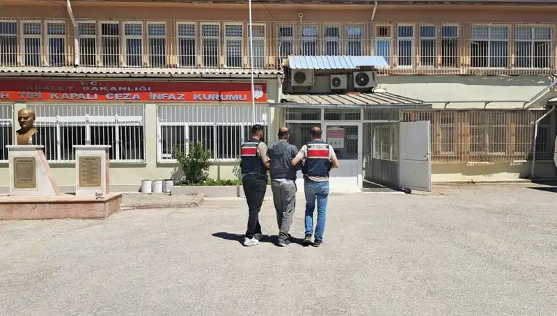 Eskişehir'de Kırmızı Bültenle Aranan Şüpheli Operasyonla Ele Geçirildi