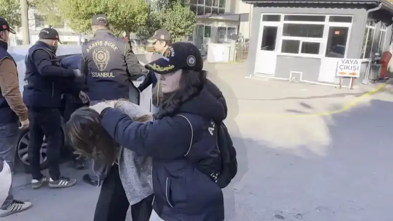İstanbul’da Suç Örgütlerine Düzenlenen Operasyonda İki Kadın Tetikçi Yakalandı!