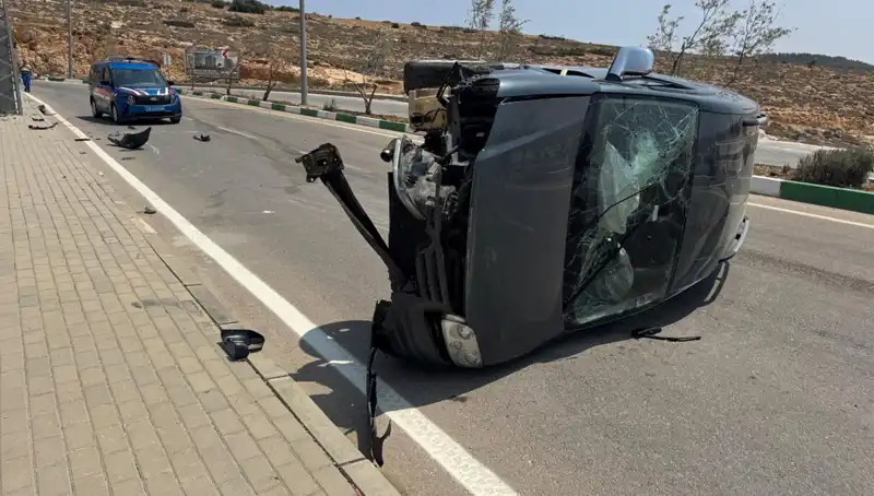 Kilis’te Ticari Araç Devrildi: Kazada 4 Kişi Yaralandı