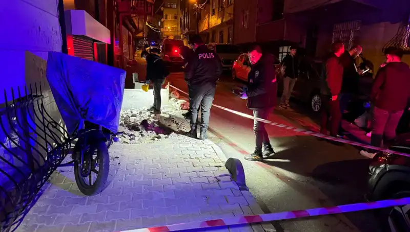 Küçükçekmece'de Plakasız Motosikletle Gerçekleşen Saldırı Gündem Oldu