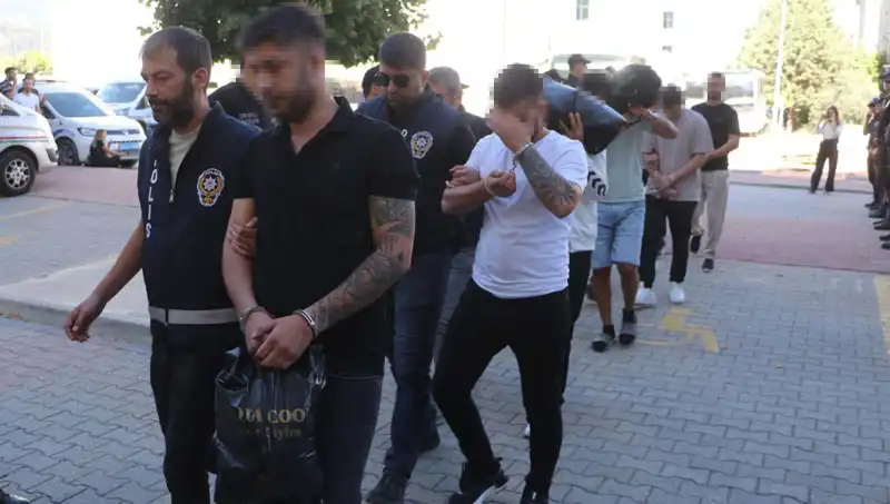 Sahte Eskort İlanlarıyla Yüzlerce Kişi 12 Milyon Lira Dolandırıldı