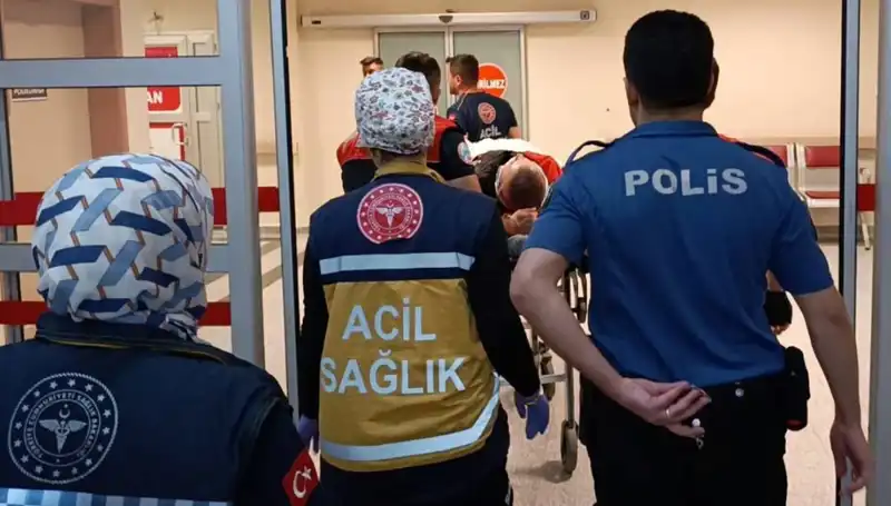 Polis Ekipleri Kaza Yaptı: İki Kişi Yaralandı, Olay Yerinde Neler Oldu?