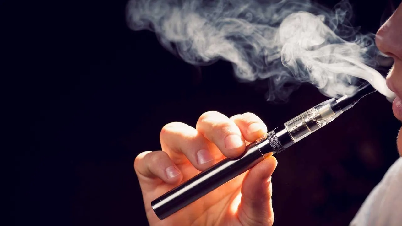 Elektronik Sigara Kullanıcılarına Uyarı: "Nikotinsiz" Etiketi Tehlikeyi Gizliyor!