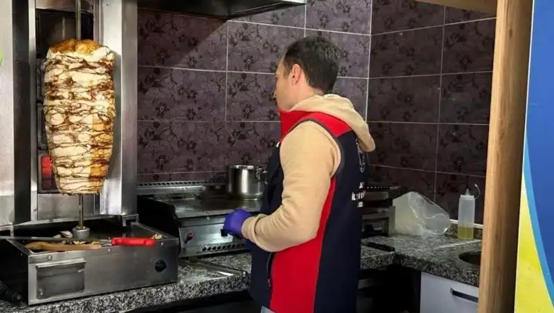 Tavuk Döner Alarmı: İşletmelere Baskınlarla Gelen Tehlike