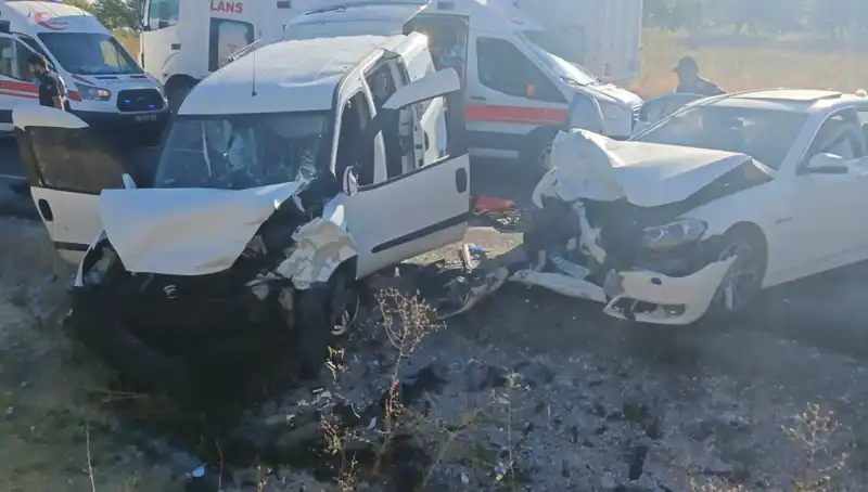 Nevşehir'de Feci Trafik Kazası: 14 Kişi Yaralandı, Nedenleri Araştırılıyor