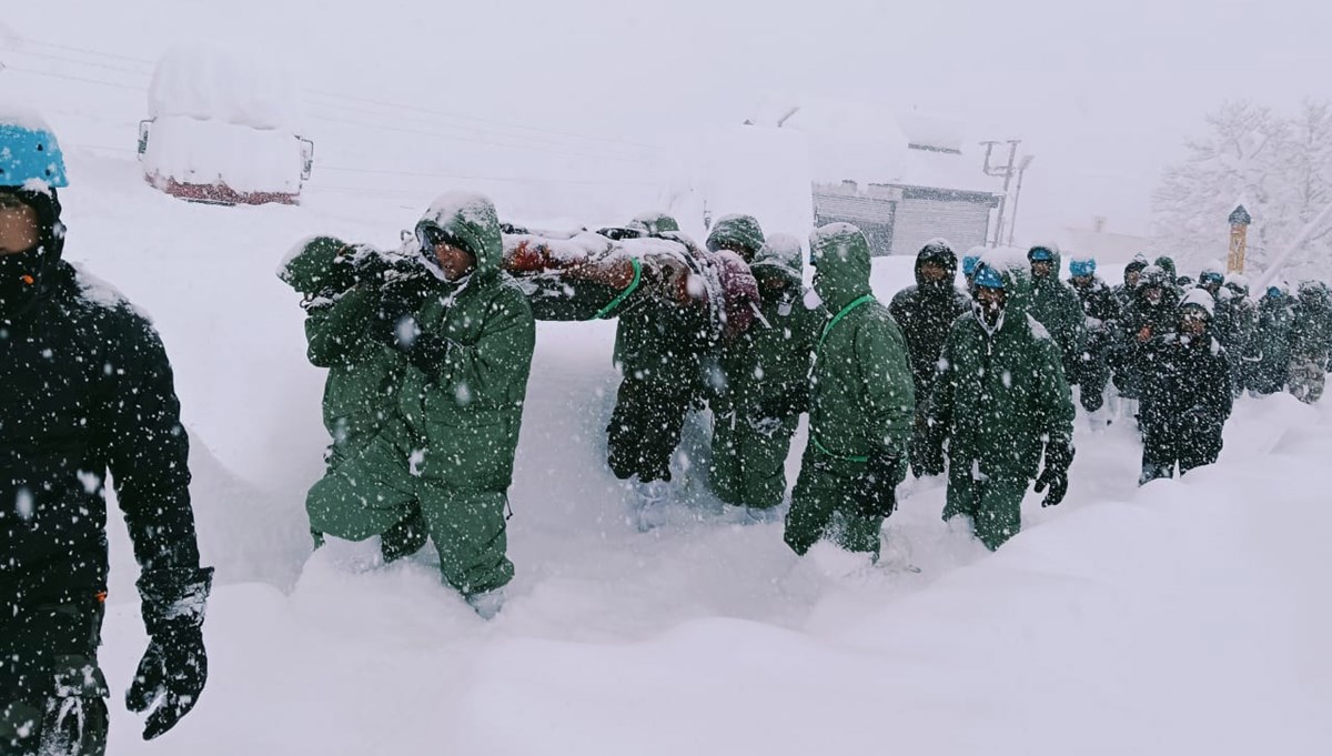 Himalayalar'ı Sarsan Yanıltıcı Felaket: 41 İşçi Kayıp!