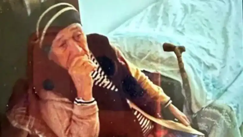 Genç Adamın Anneannesini Bastonla Öldürmesi: Kan Donduran Cinayet