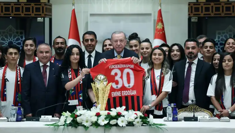Cumhurbaşkanı Erdoğan, Yüksekovaspor Kadın Futbol Takımı'nı Ağırladı!