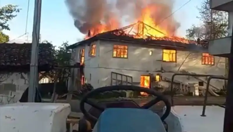 İki Katlı Evde Çıkan Yangın, Korkunç Manzaralarla Sonuçlandı
