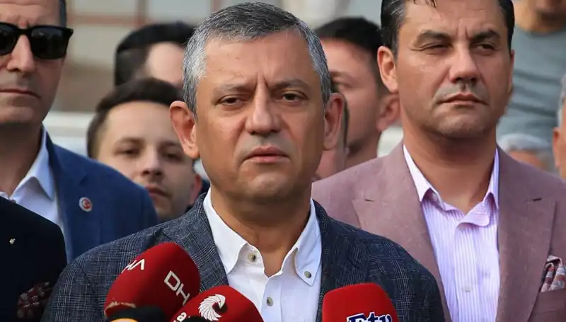 Yılın En İçten Bayram Eleştirisi: Özgür Özel'in Dikkat Çekici Açıklamaları