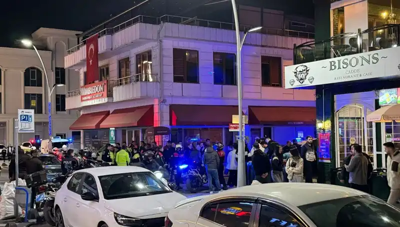 Kafe Sahibi Havaya Ateş Açana Engel Olunca Bıçaklandı