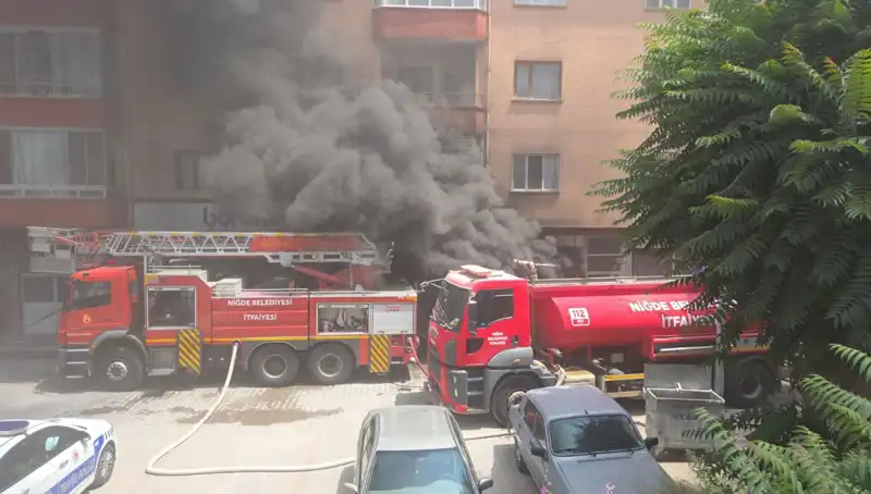Niğde'de Beyaz Eşya Deposunda Büyük Yangın: Olayın Sebepleri ve Sonuçları