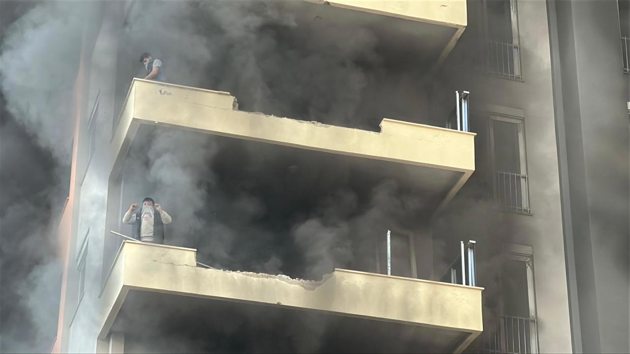 Antalya'da Tadilat Halindeki Otelde Çıkan Yangın Kontrol Altına Alındı!