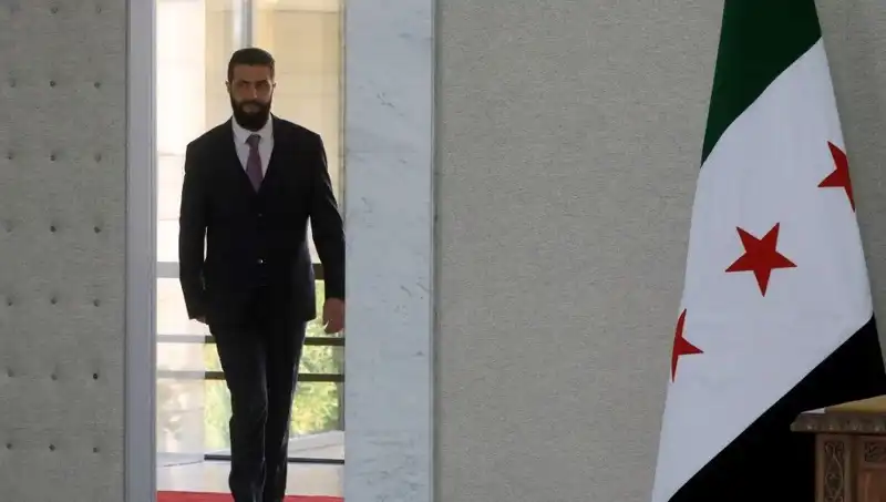 Paris’te Şara-Macron Zirvesi: Fransa’nın Yeni Suriye Projesine Desteği