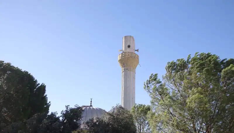 Muğla'da Şiddetli Fırtına: Minarenin Külahı ve Çatılar Uçtu