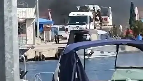 Tuzla'da Balıkçı Barınağında Korkutan Lastik Yangını: Detaylar Ortaya Çıktı