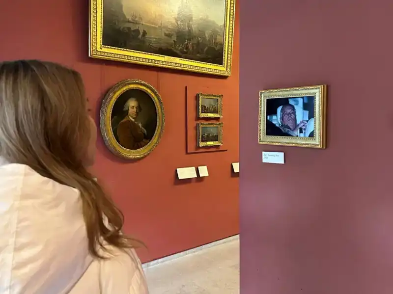 Eski Prens Andrew'un Polis Arabası Fotoğrafı Louvre'de Sergileniyor!