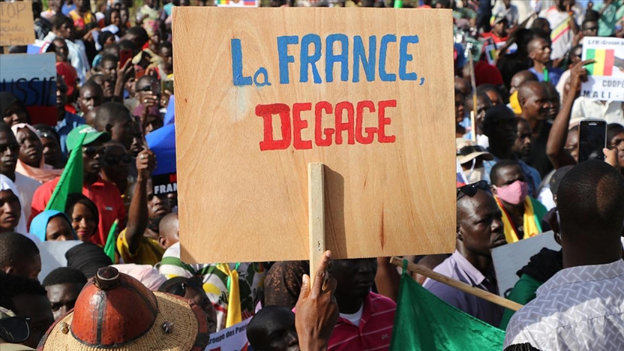 Fransız Kışı Afrika'yı Etkisi Altına Aldı